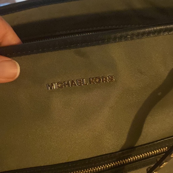 Authentic Michael Kors Leila Olive Green Large Nylon Tote Bag - Picture 8 of 16